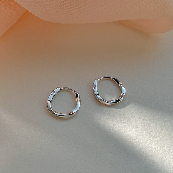 Jewelry - Sterling Silver 'Casia' Twist Hoop Minimalist Earring